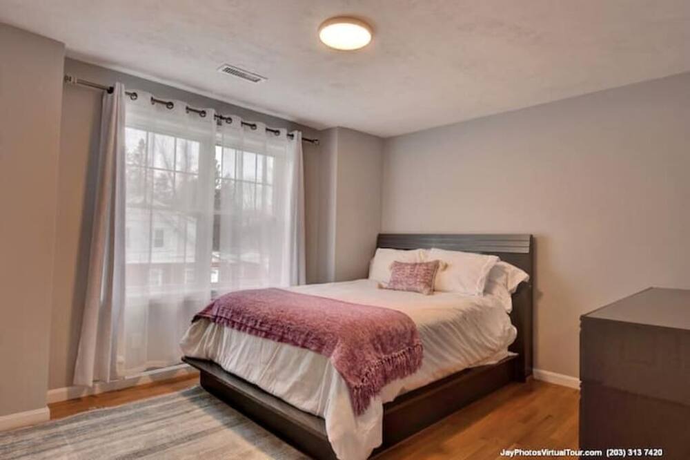 Photo of Bedroom in Webster Square