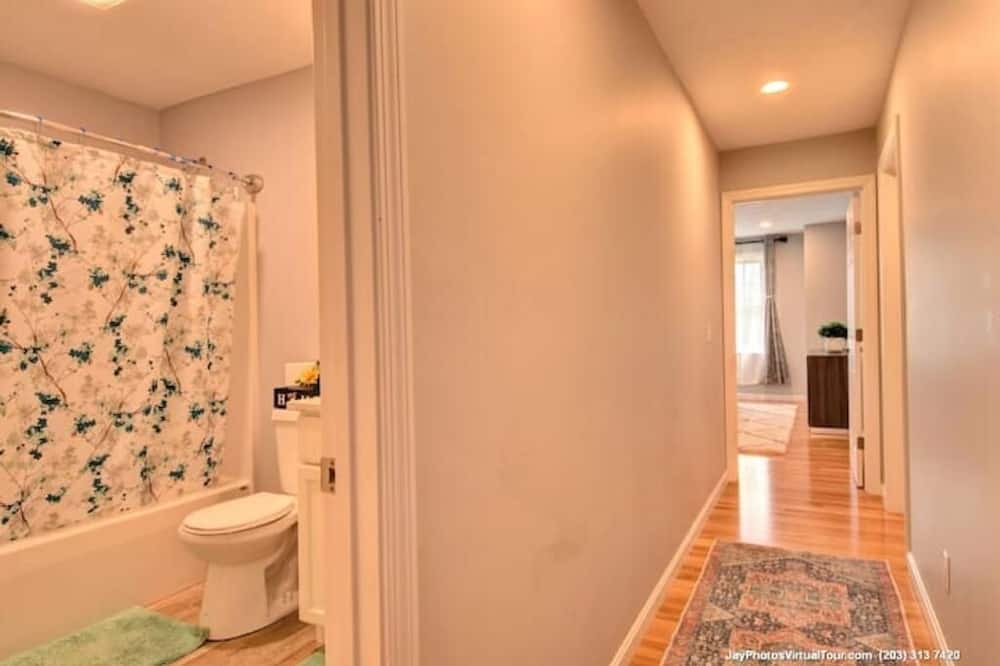 Photo of Bathroom in Webster Square