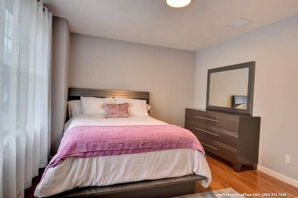 Photo of Bedroom in Webster Square