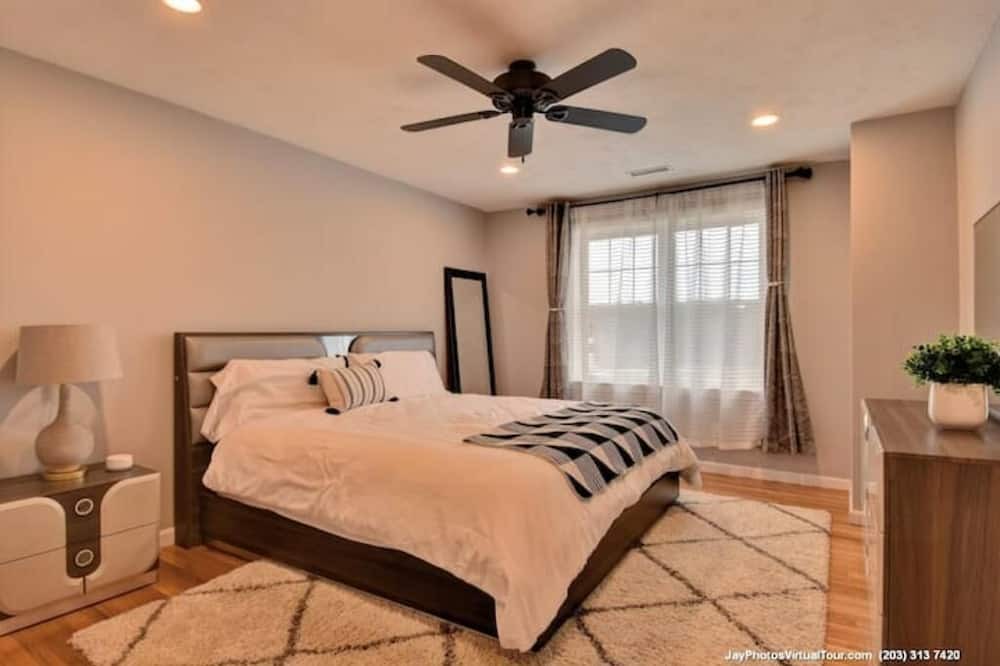 Photo of Bedroom in Webster Square