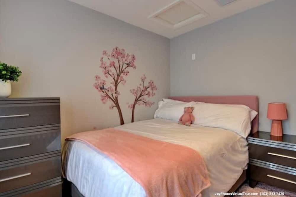 Photo of Bedroom in Webster Square