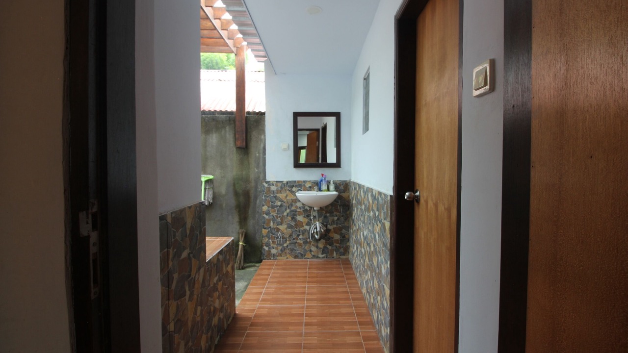 Photo of Bathroom in Banyuasri