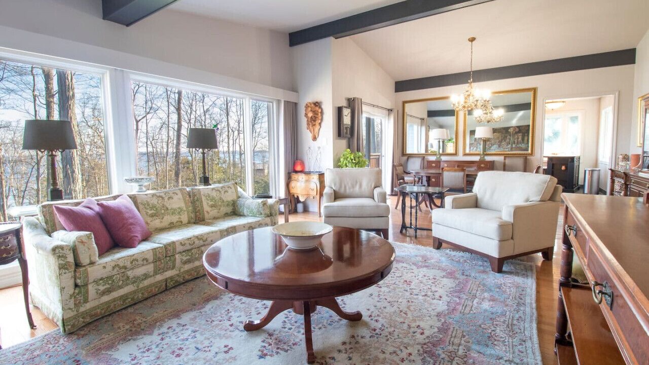 Photo of Livingroom in Penetanguishene