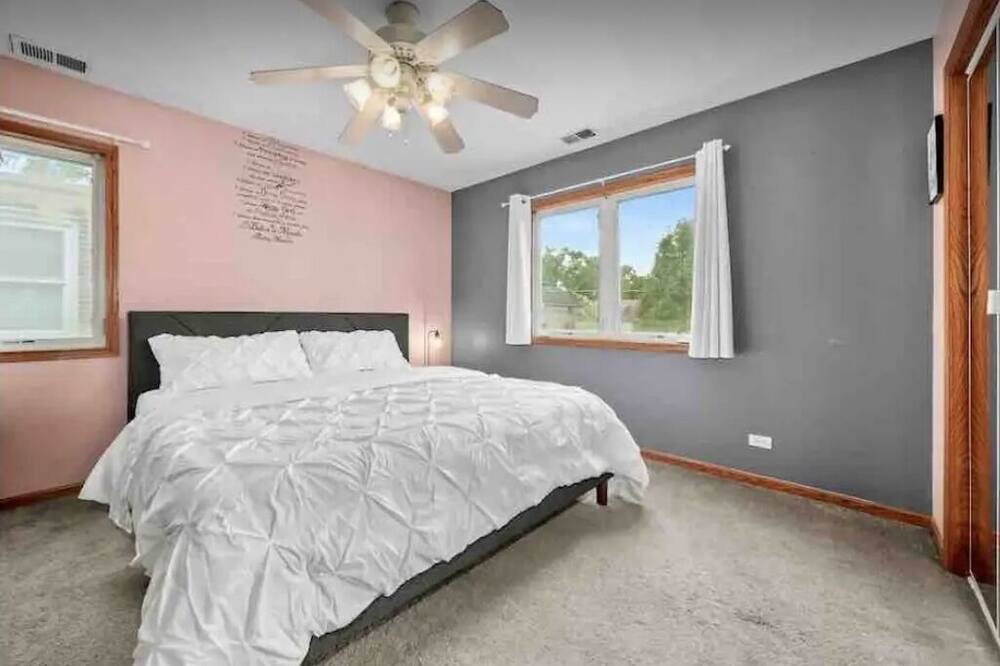 Photo of Bedroom in Garfield Ridge