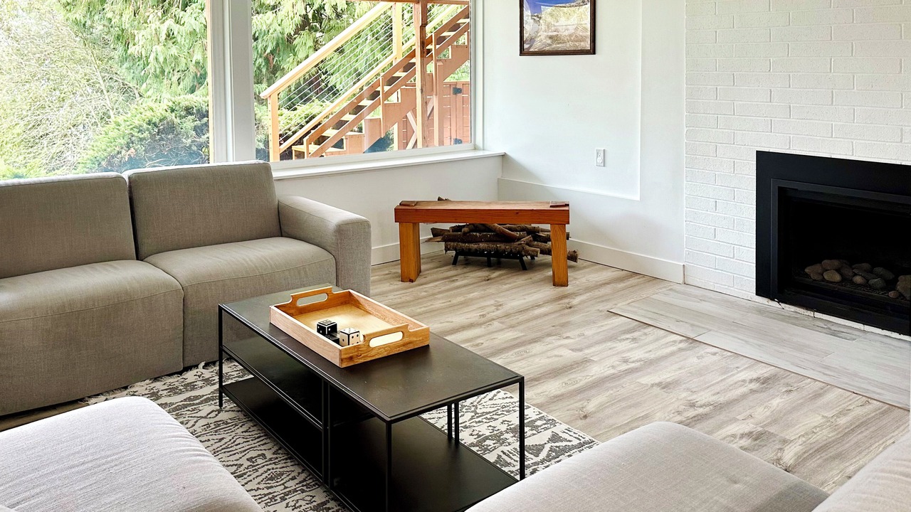 Photo of Livingroom in Matthews Beach