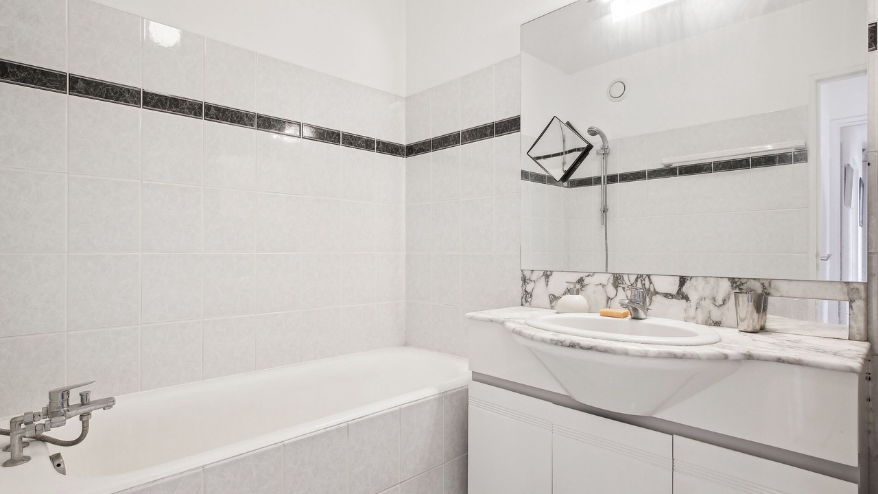 Photo of Bathroom in Puteaux