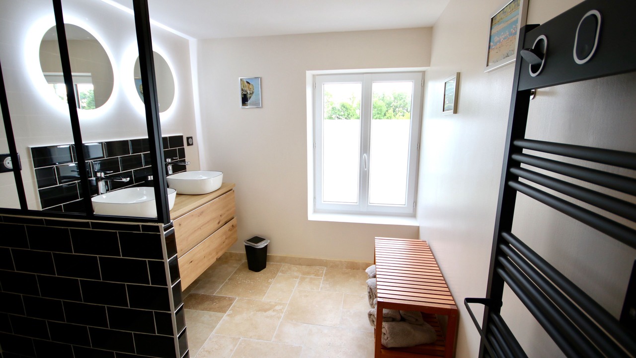 Photo of Bathroom in Tracy-sur-Mer