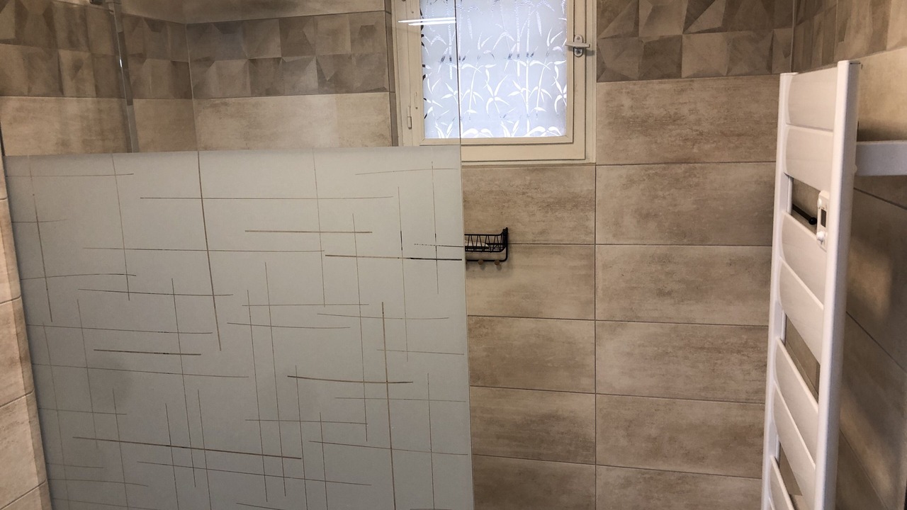 Photo of Bathroom in Renage