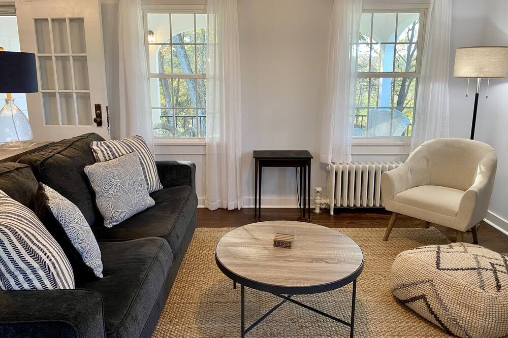 Photo of Livingroom in Hudson