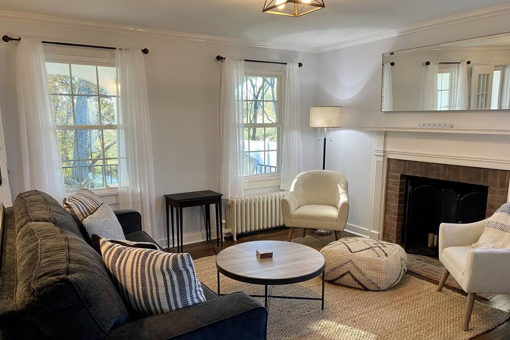 Photo of Livingroom in Hudson