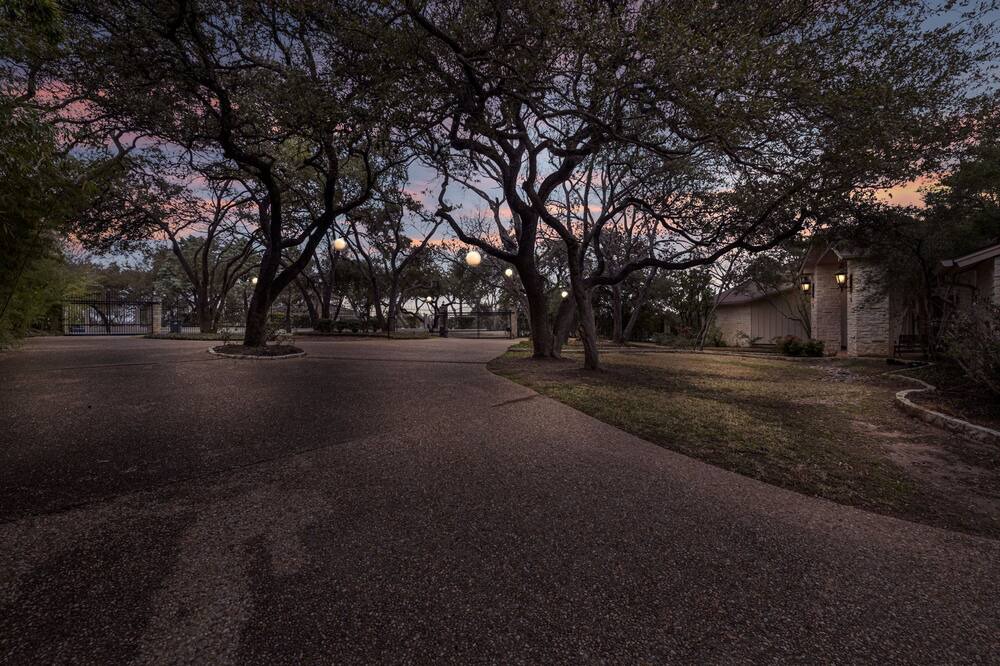 Photo of Others in The Estates Above Lost Creek