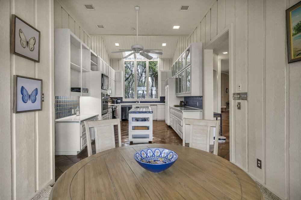Photo of Kitchen in The Estates Above Lost Creek