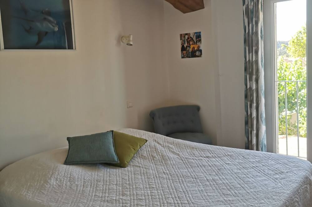 Photo of Bedroom in Pujaut