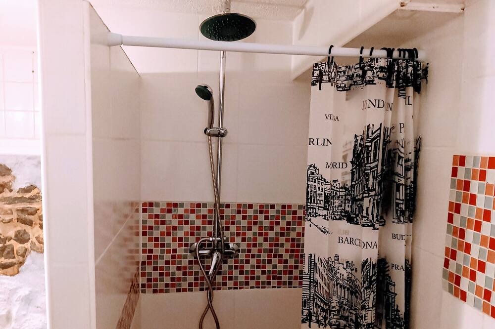 Photo of Bathroom in Capendu