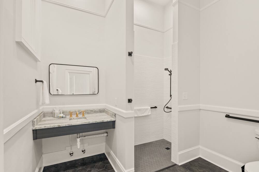 Photo of Bathroom in Valdosta
