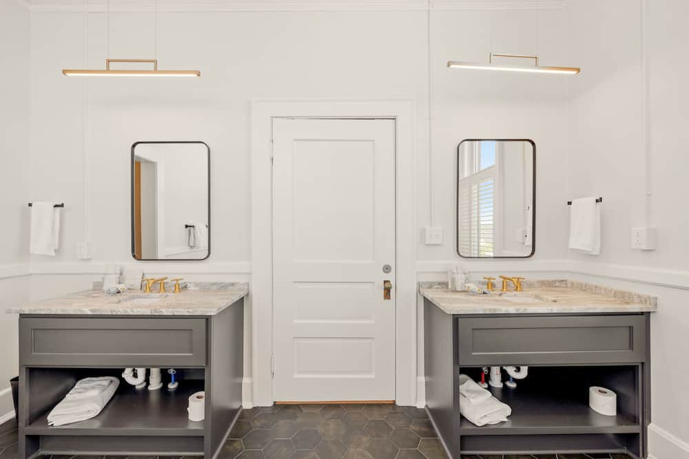 Photo of Bathroom in Valdosta