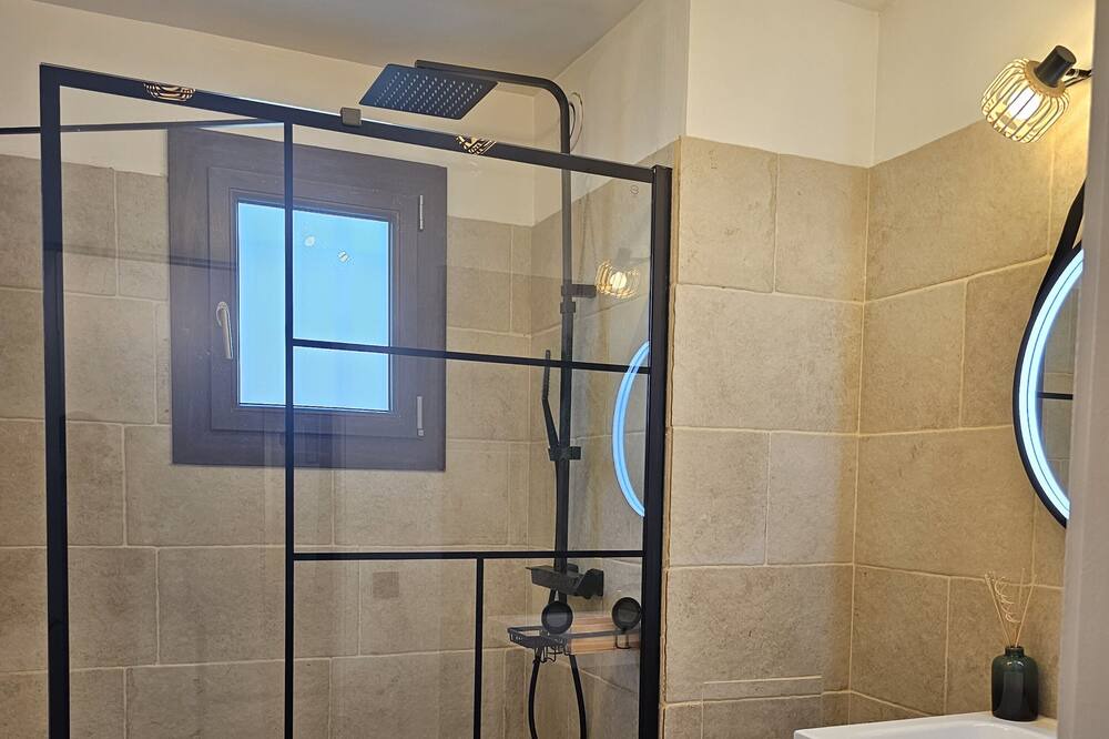 Photo of Bathroom in Cran-Gevrier