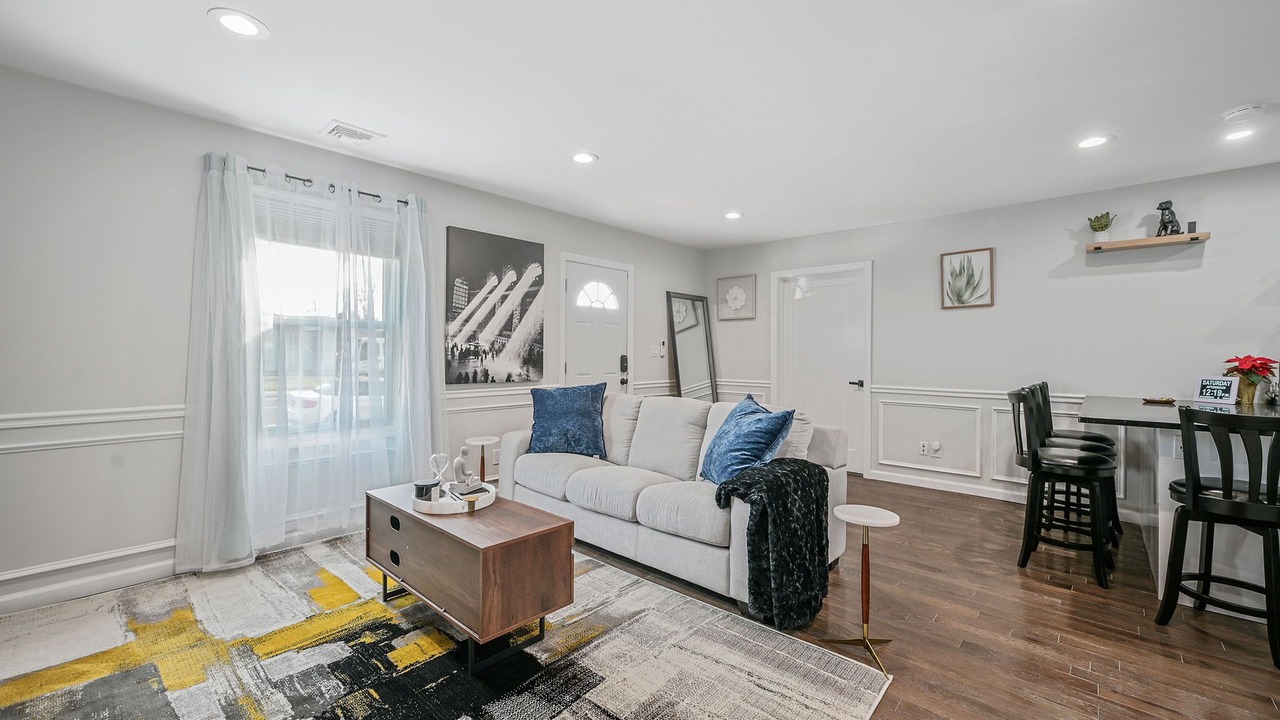 Photo of Livingroom in East Meadow