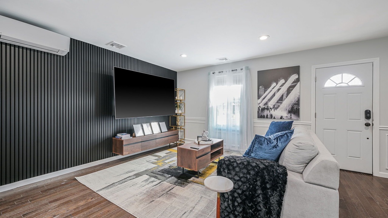 Photo of Livingroom in East Meadow