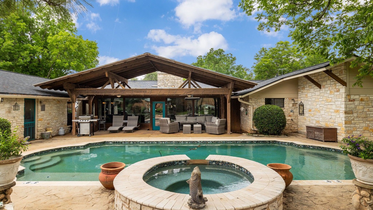 Photo of Outdoor in McNeil
