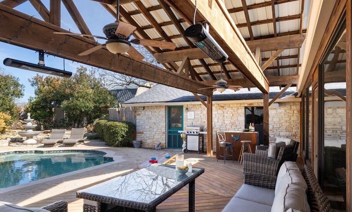 Photo of Outdoor in McNeil
