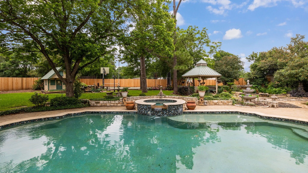 Photo of Outdoor in McNeil