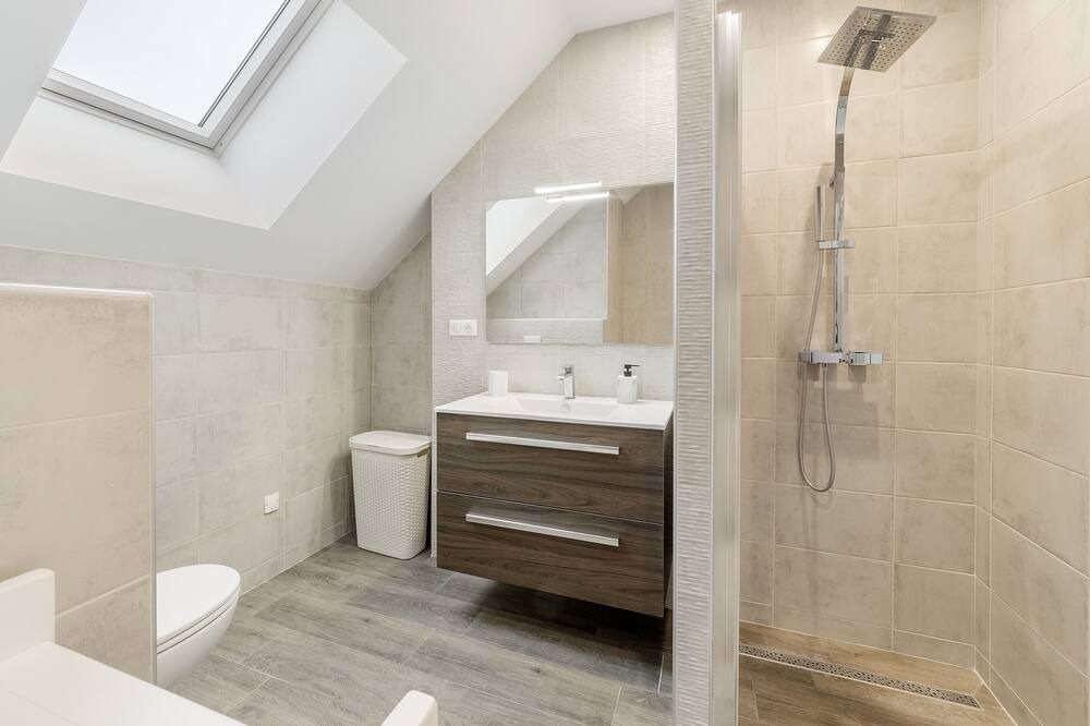 Photo of Bathroom in Dol-de-Bretagne