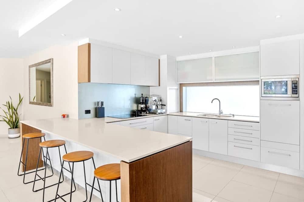 Photo of Kitchen in Mermaid Waters