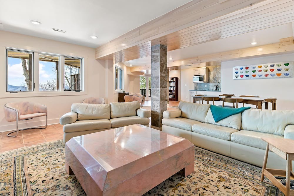 Photo of Livingroom in Roseland