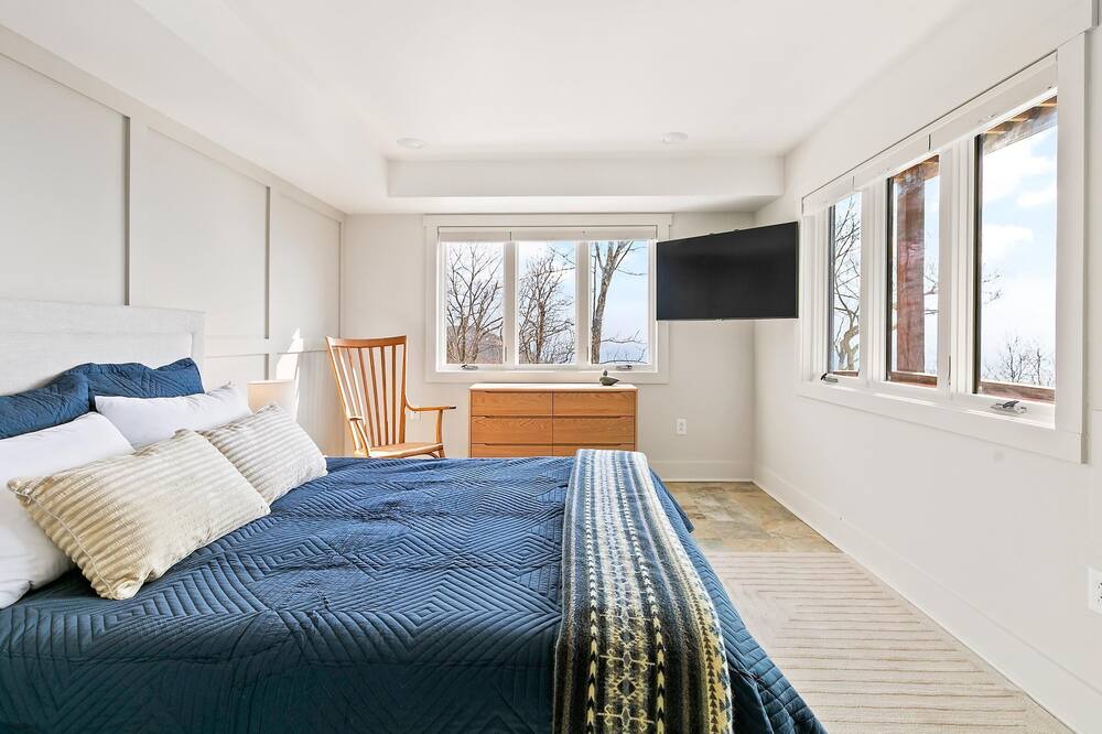 Photo of Bedroom in Roseland