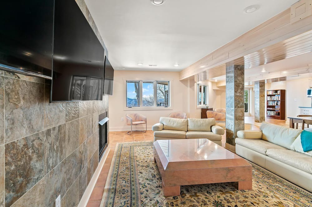 Photo of Livingroom in Roseland