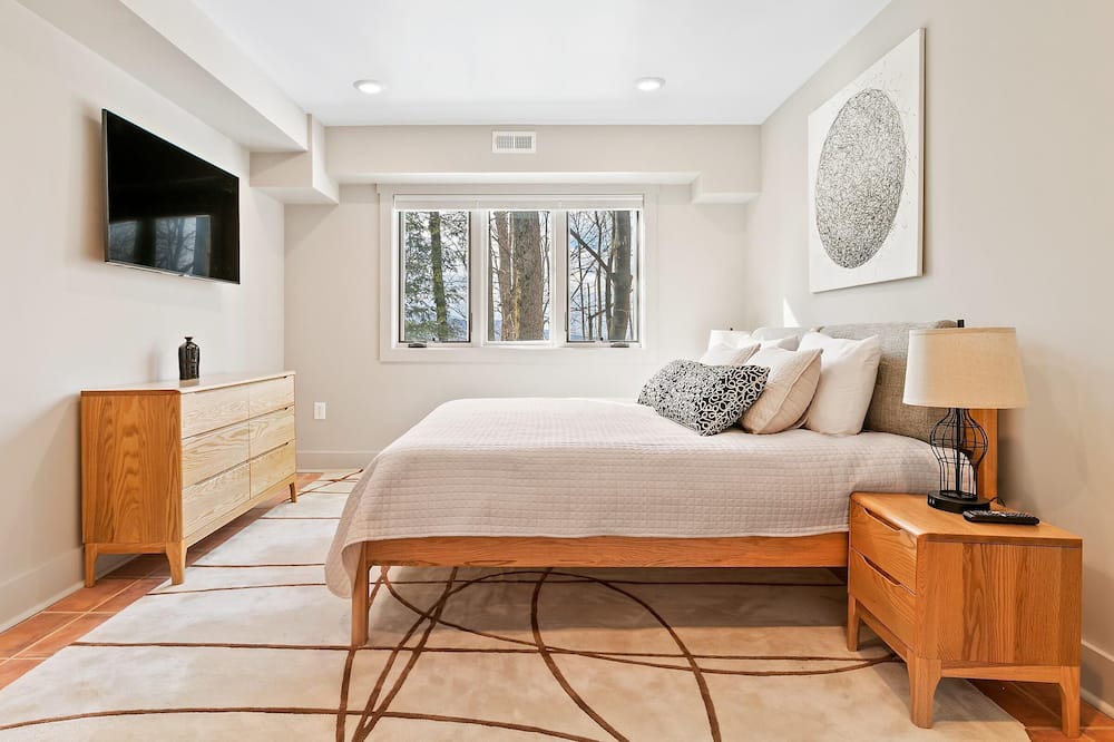 Photo of Bedroom in Roseland