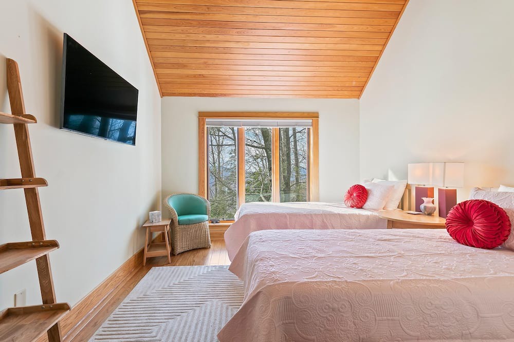 Photo of Bedroom in Roseland