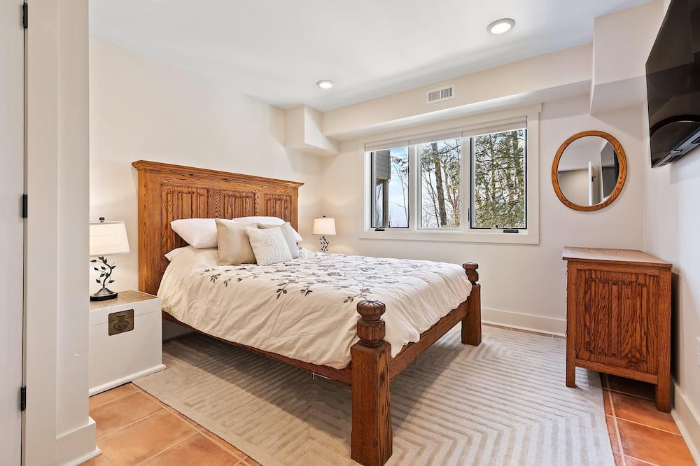 Photo of Bedroom in Roseland