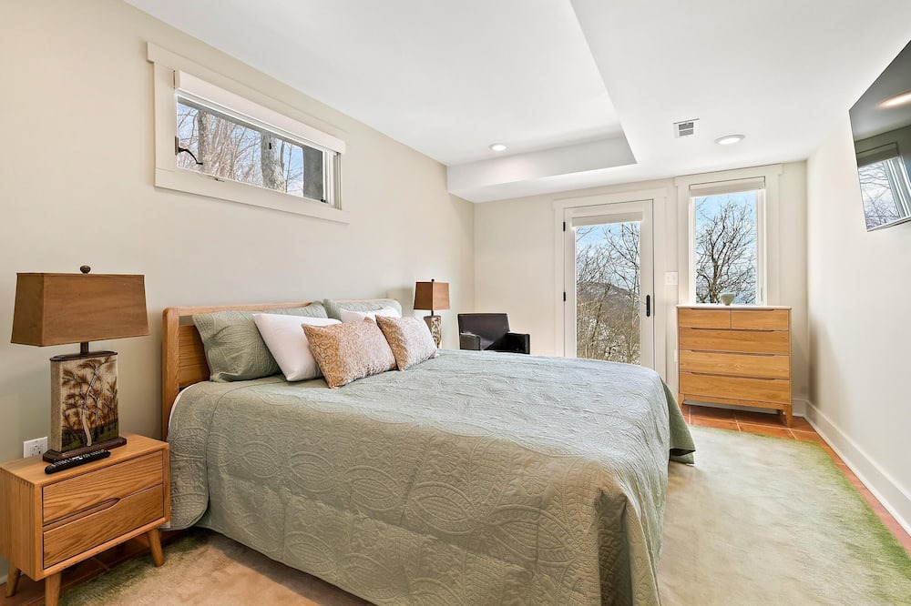 Photo of Bedroom in Roseland