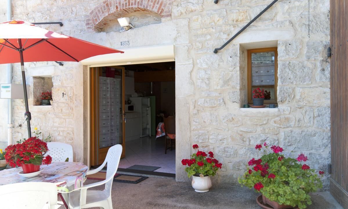 Photo of Outdoor in Poncin