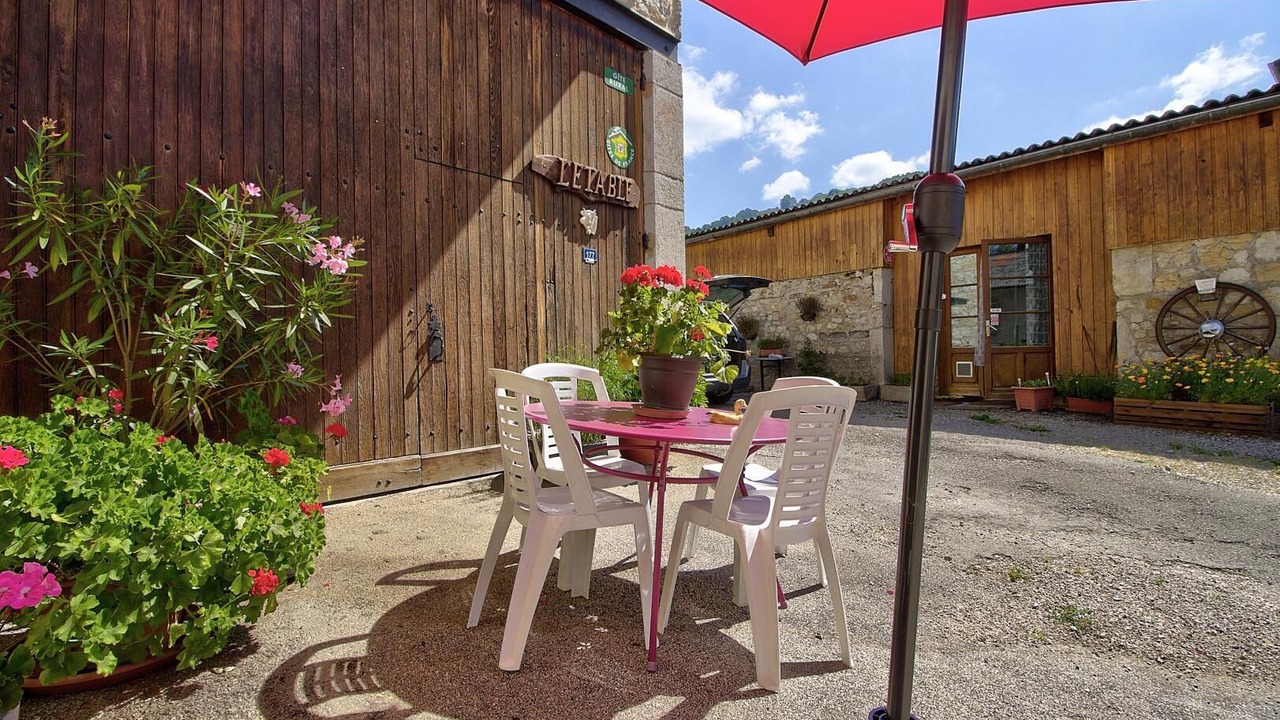 Photo of Outdoor in Poncin