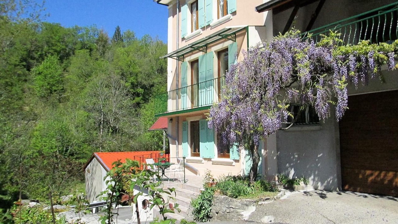 Photo of Outdoor in Tenay