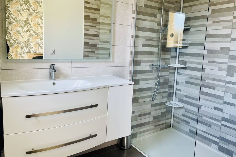 Photo of Bathroom in Palau-del-Vidre
