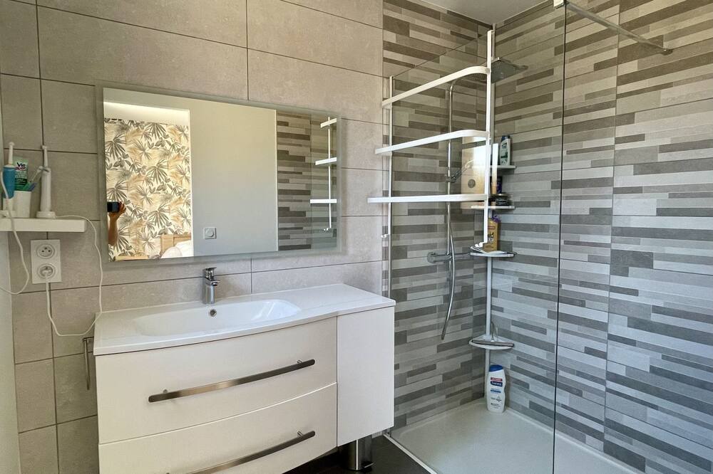 Photo of Bathroom in Palau-del-Vidre