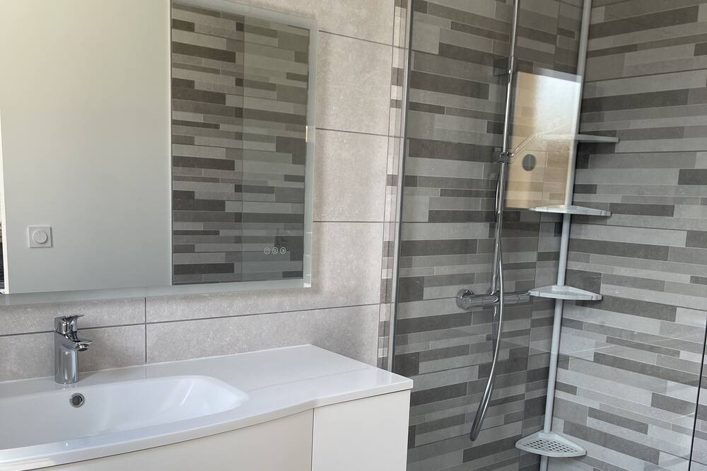 Photo of Bathroom in Palau-del-Vidre