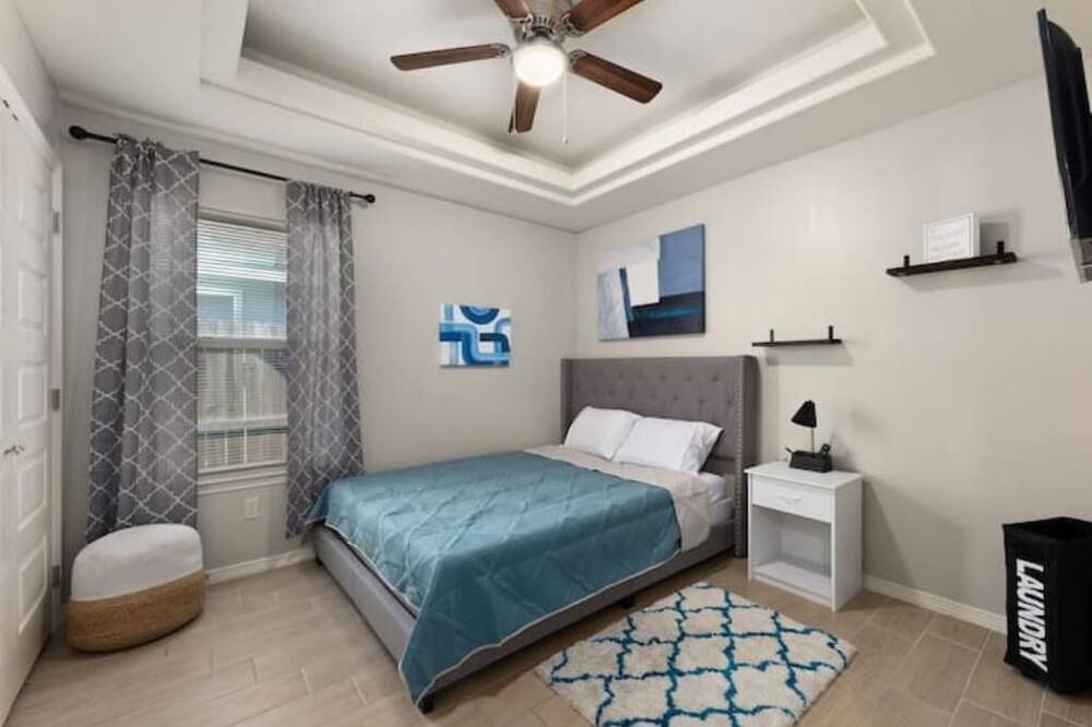 Photo of Bedroom in Edinburg