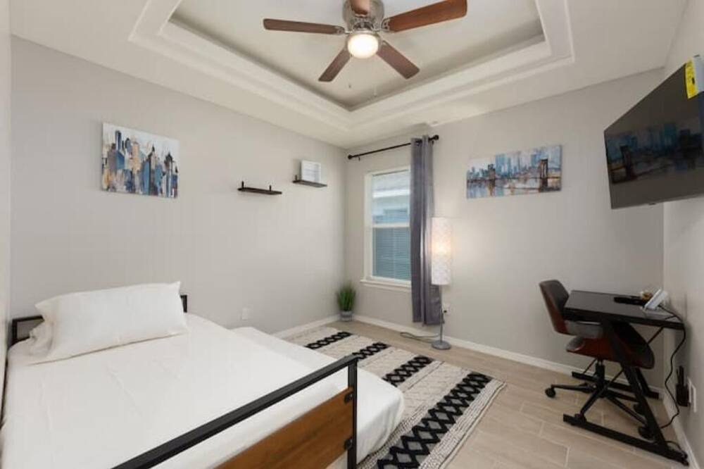 Photo of Bedroom in Edinburg