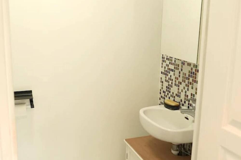 Photo of Bathroom in Bagnolet