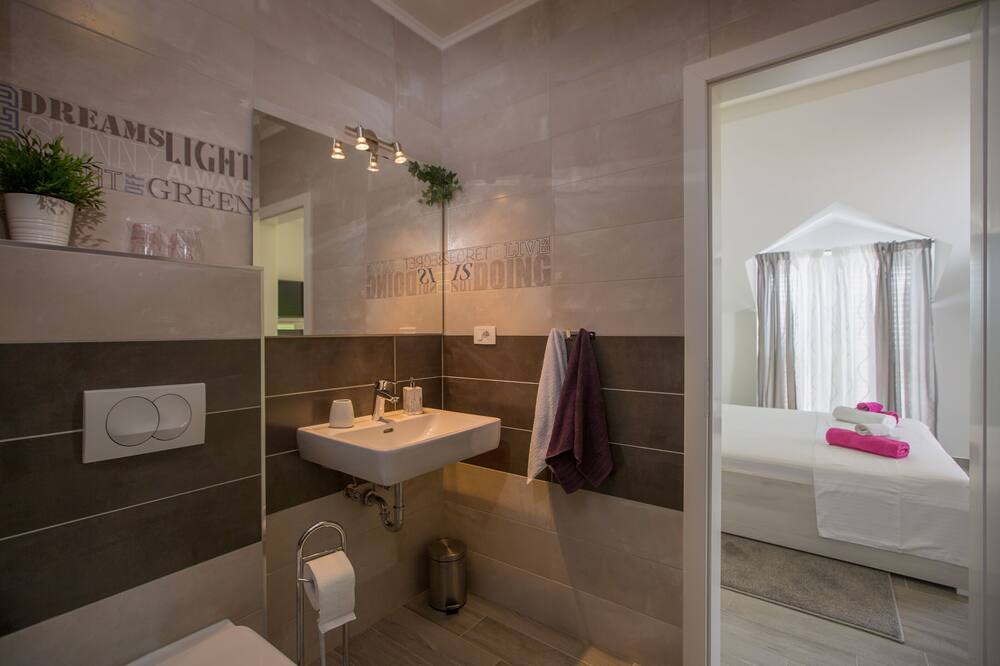 Photo of Bathroom in Grohote