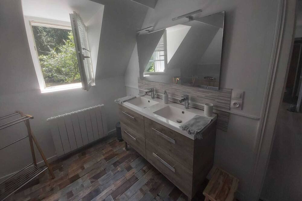 Photo of Bathroom in Annebault