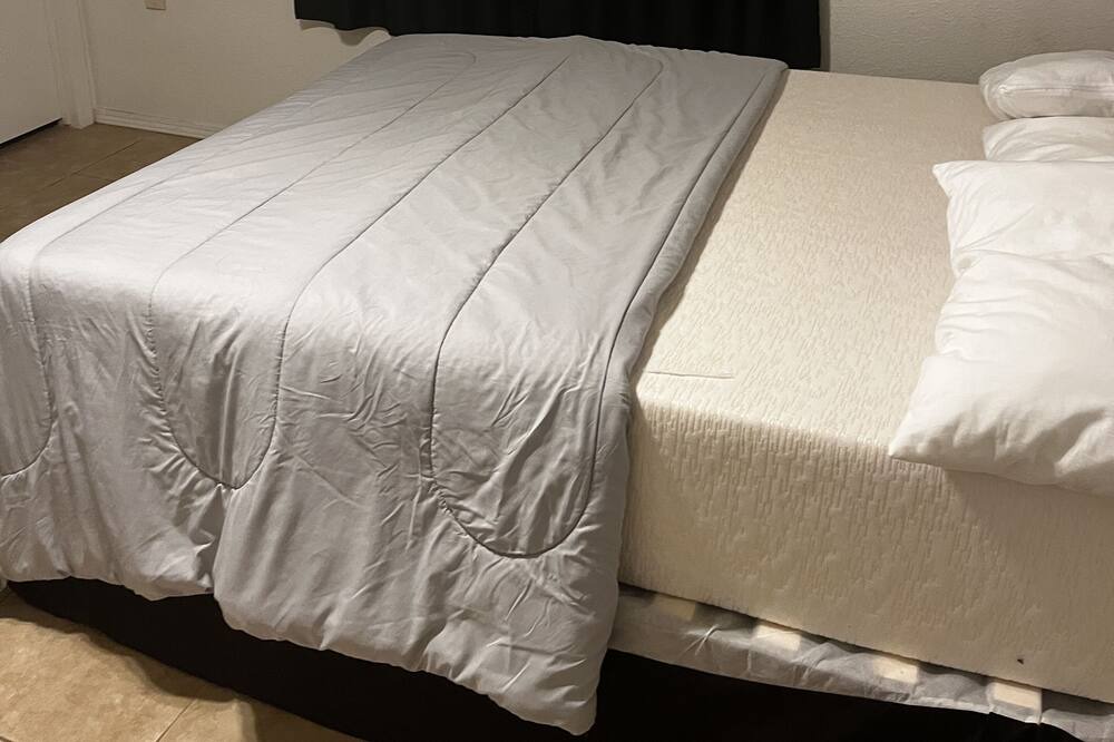 Photo of Bedroom in Canyon Gate