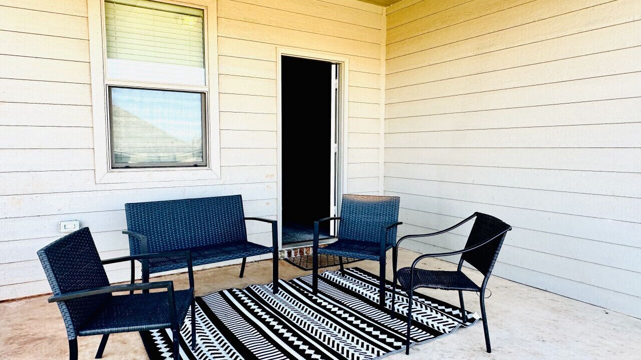 Photo of Patio Balcony in Mustang