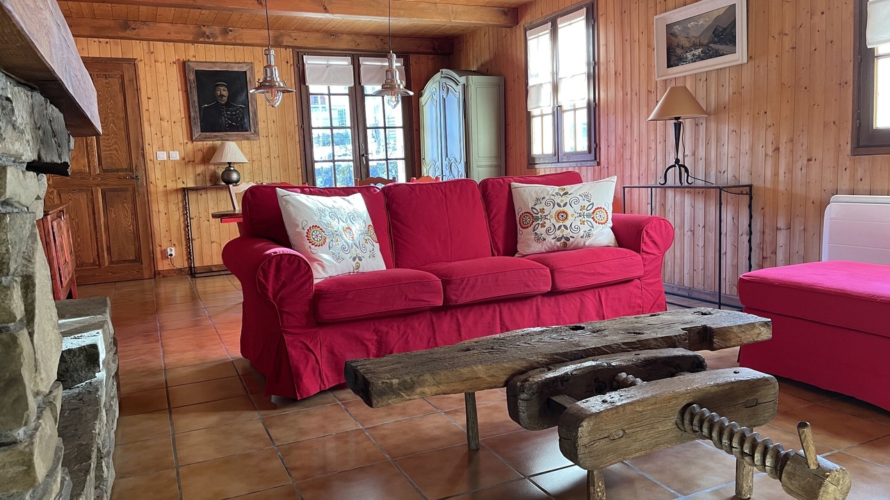 Photo of Others in Thones