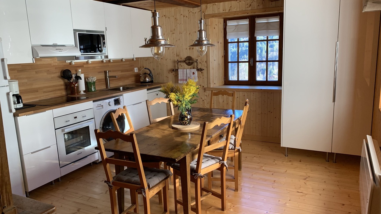 Photo of Others in Thones